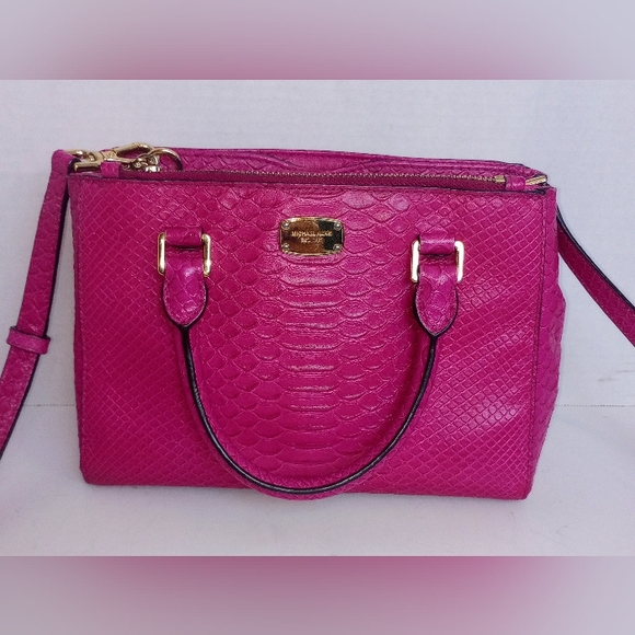 ✨MICHAEL KORS✨ Authentic Fuchsia Pink Snakeskin Satchel With Crossbody Strap - Picture 3 of 15